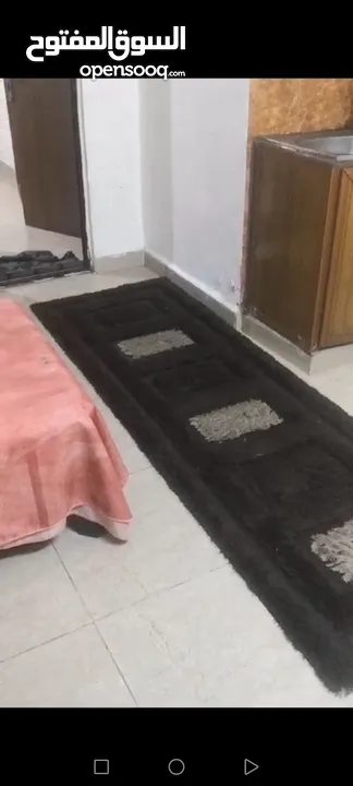 خلف مستشفى الحسين قرب سكن اميمه غرفه و صاله مفروش