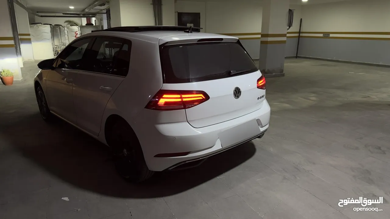 E GOLF 2019 50k km  اي جولف 2019 ممشى 50 الف كيلو فقط  السياره بحاله ممتازه و لا تحتاج شيئ