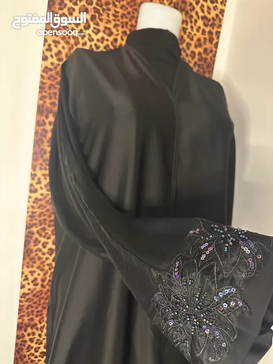 عبايات سعودية عدد 14 كلو جديد معو شال كل وحدة قياس m l xl موديللت مشكلة موضحة بالصور