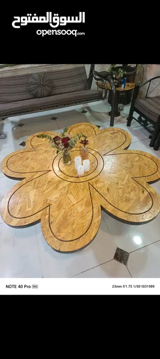 طاولة خشب متين