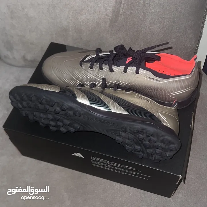 جوتي adidas بوتين