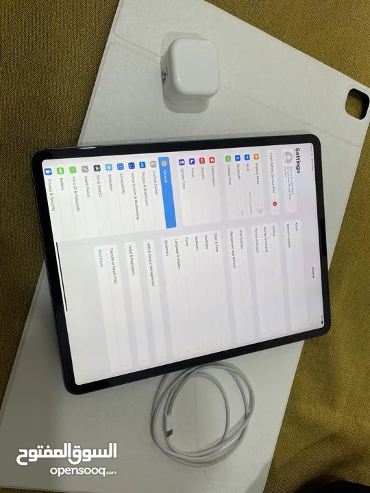 ايباد ابل برو 12.9 انش 256 قيقا الرابع شريحة نظيف وشغال تمام مع الاغراض كامله م الصامل يراسلني