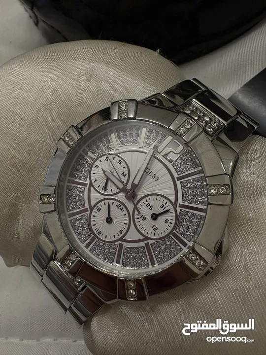 ساعه guess اصليه لون فضي