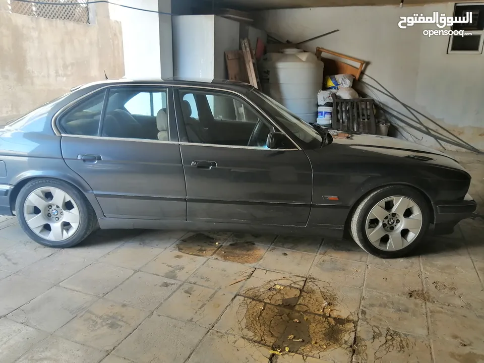 سياره بي ام دبل يو