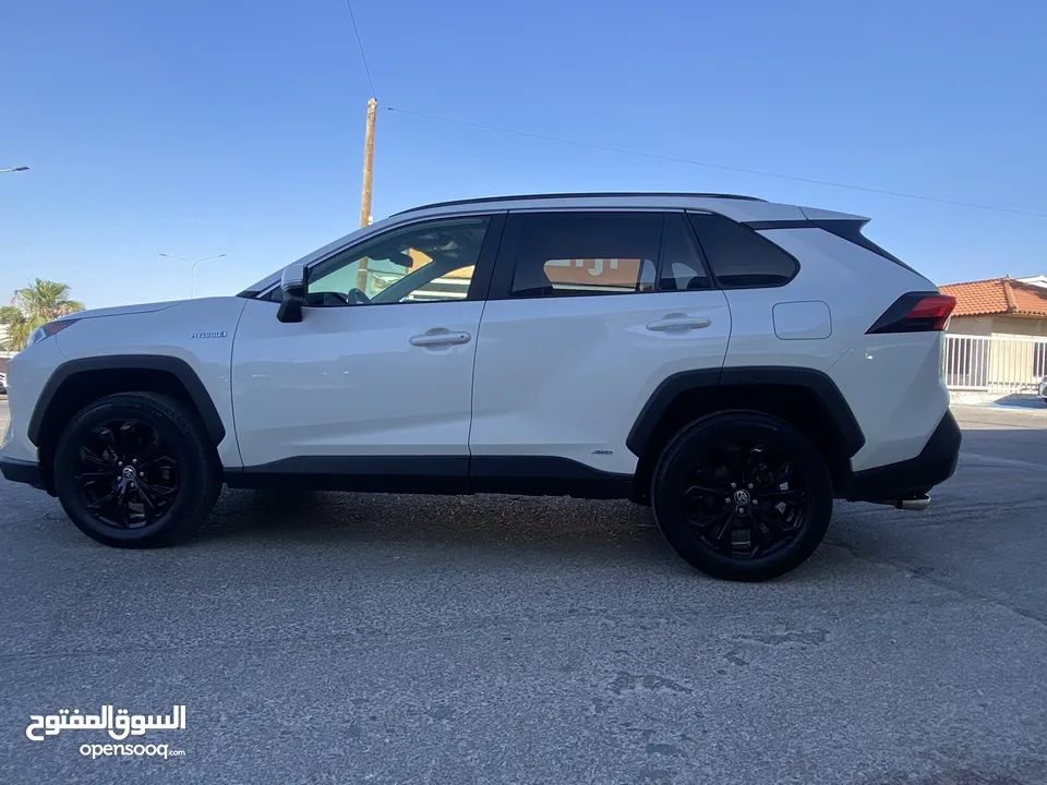 TOYOTA RAV4 XLE PREMIUM