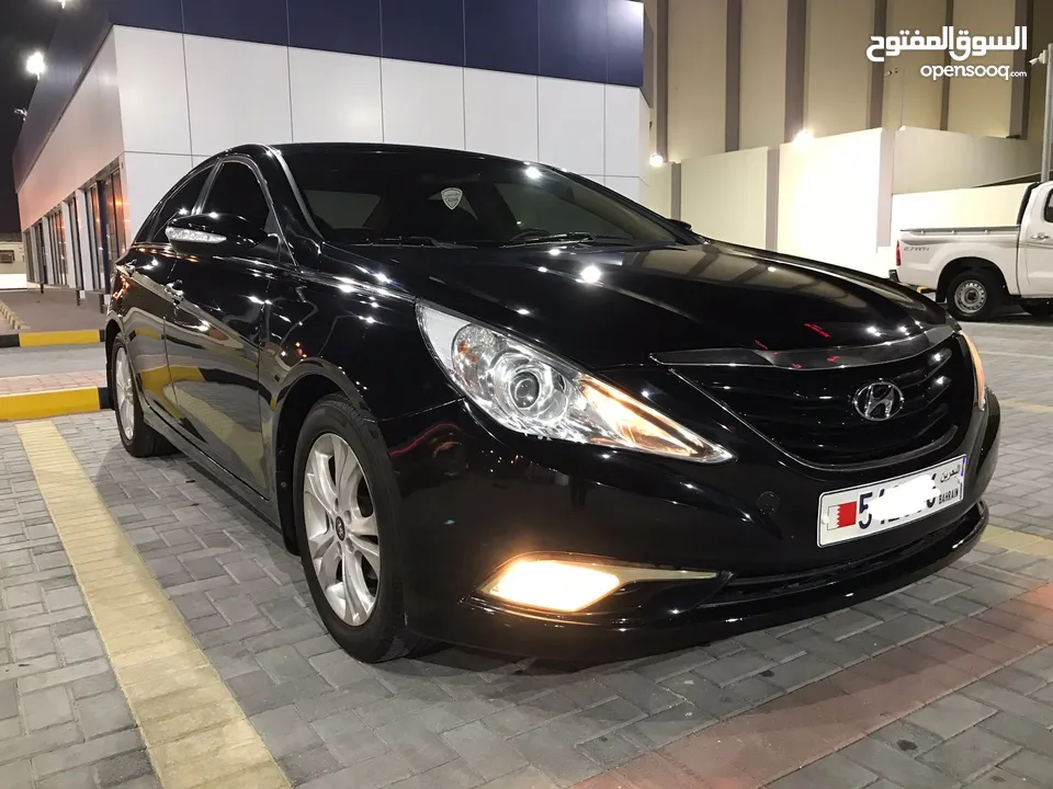 Hyundai Sonata 2013 mid option Black Excellent condition