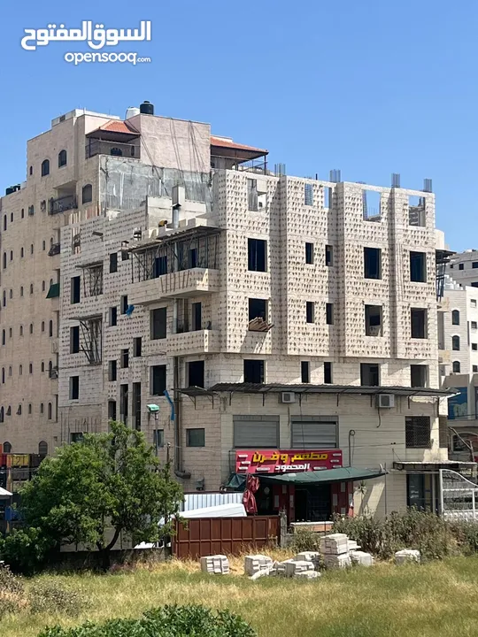 شقق بمساحات مختلفه