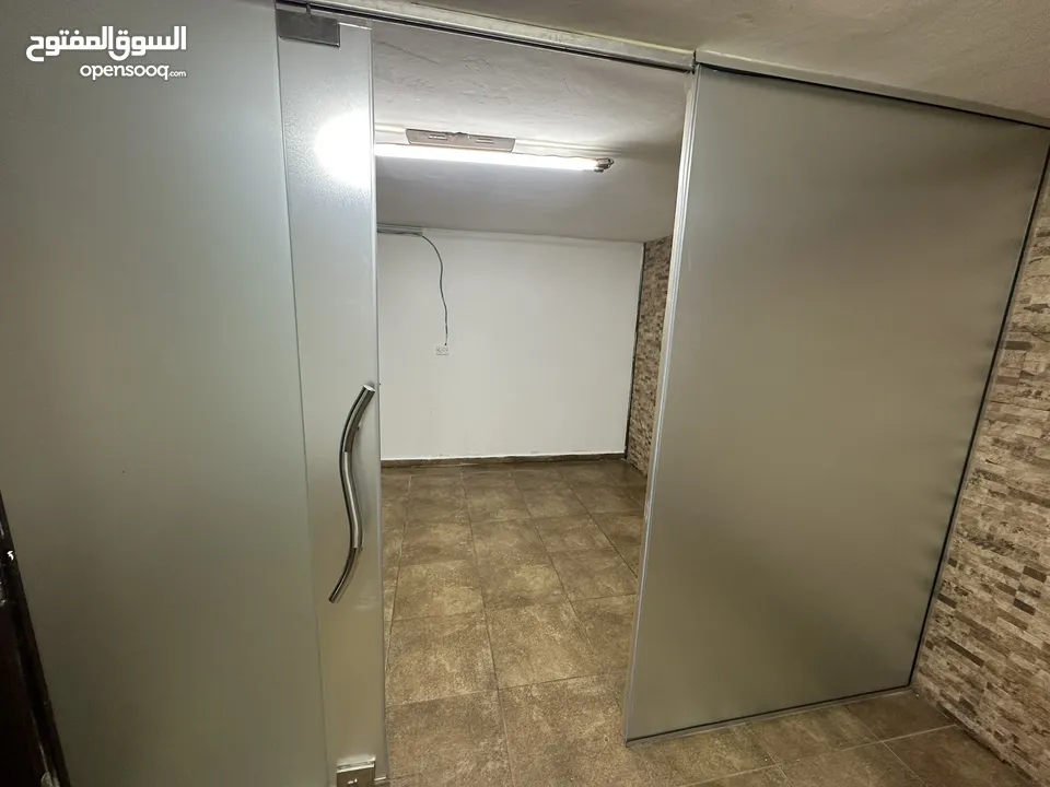 مكتب مفروش للايجار سوبر ديلوكس في رام الله ام الشرايط مقابل ديوان الموظفين