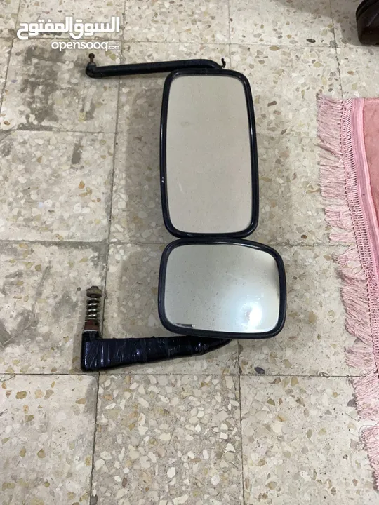 مرايا مع ذرعانهم