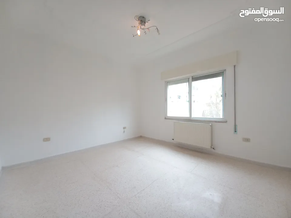 شقة غير مفروشة للبيع في السابع  ( Property ID : 36446 )