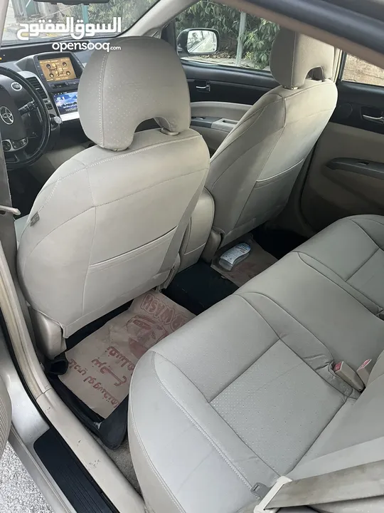 Toyota prius 2005  وارد امريكي مالك وحيد من 2010