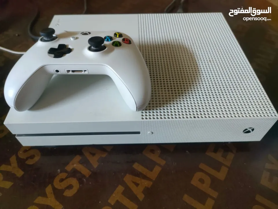 اكسبوكس ون اس مع الايدتين الأصليات وشاشة 43 بوصة