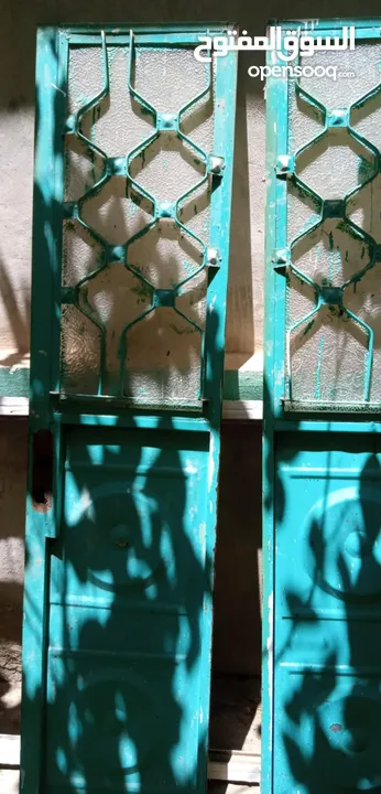أبواب حديد وأبواب خشب