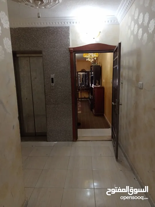 شقة للبيع في ماركا الجنوبية نادي السباق شيك المطار 3 غرف ومطبخ خشب بلوط وصالون و2 حمام وحماية راكبه