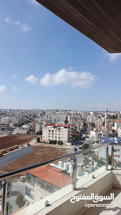 شقة مميزة جداً للبيع الطابق الارضي مساحة الشقة الكلية 337م  مع ترس 150م/ خلدا