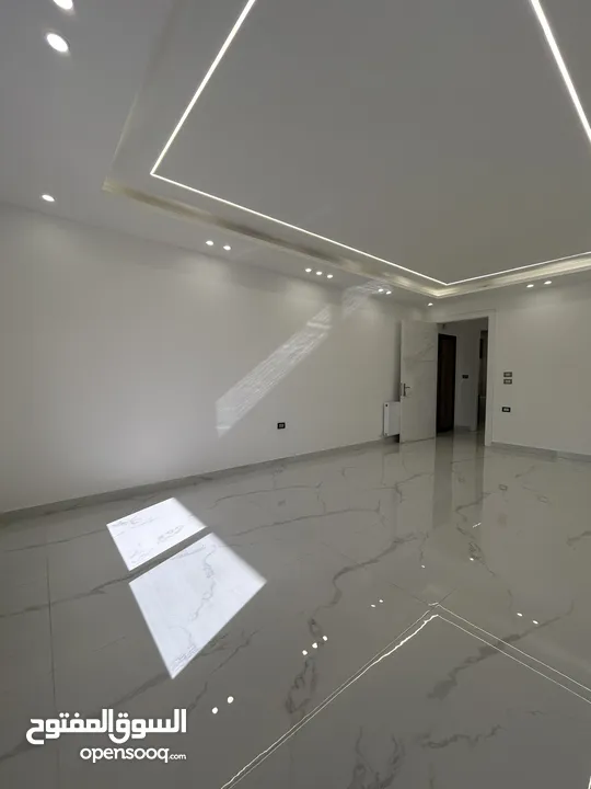 شقة طابق اول مساحة 245 متر سوبر ديلوكس بأجمل مناطق الجبيهة