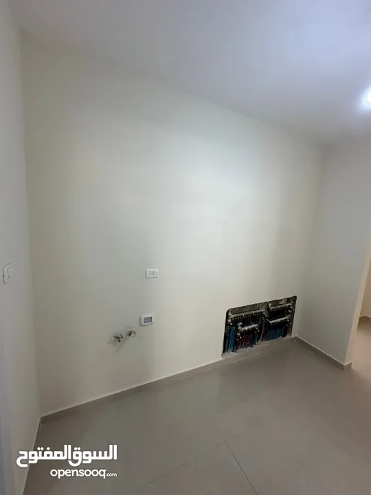 ثلاث غرف نوم غير مفروشة للايجار