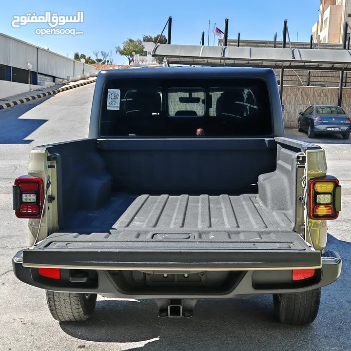 2020 Jeep Gladiator Overland  لون بيج مميز ولاول مرة في الاردن