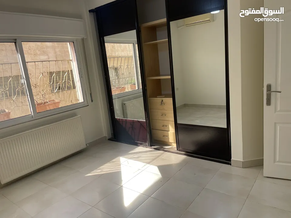 ‎شقة مميزة للبيع في منطقة ام السماق مساحة 213 متر