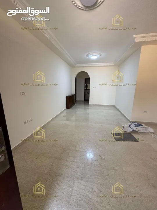 شقة مميزة - الرابية - 3نوم1ماستر - ارضية - ترس - قرب الخدمات العامة