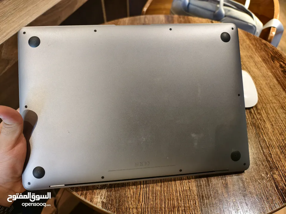 MacBook Air 2020 نظيف جدا مع ماوس أصلي