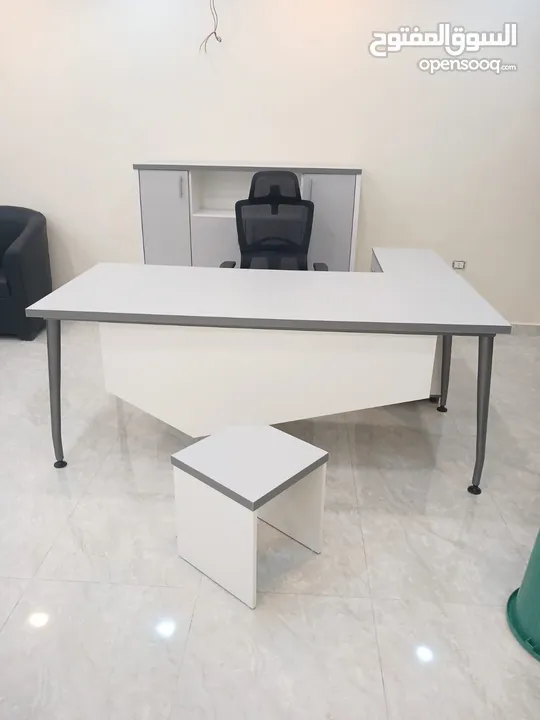 مكاتب مميزة  ارجل معدنية