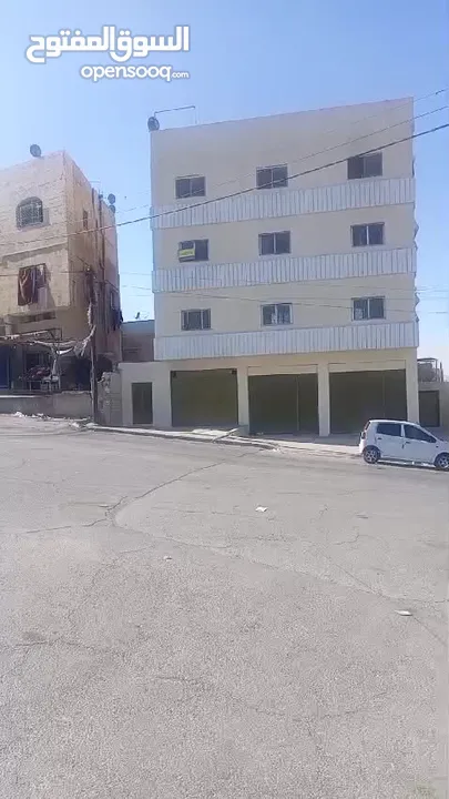 مجمع تجاري للبيع
