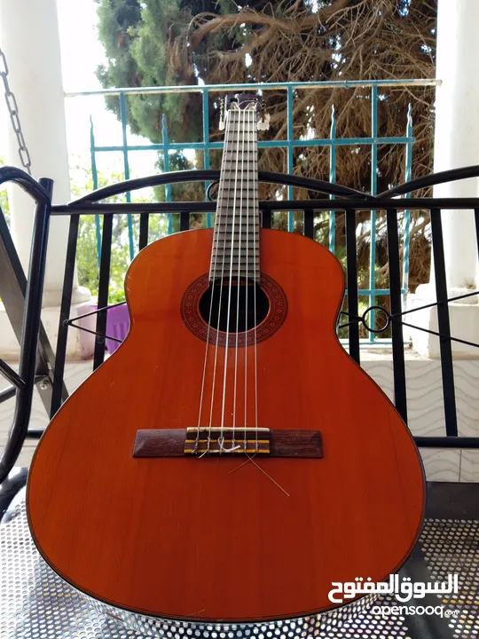 guitar classical yamaha c70 جيتار كلاسيكال    نوع ياماها احترافي شبه جديد مع اوتارو الاصلية