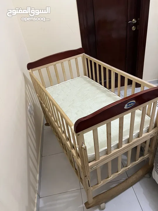 سرير طفل للبيع من عمر حديث الولادة الى 3/4 سنوات - (233805818) | السوق  المفتوح
