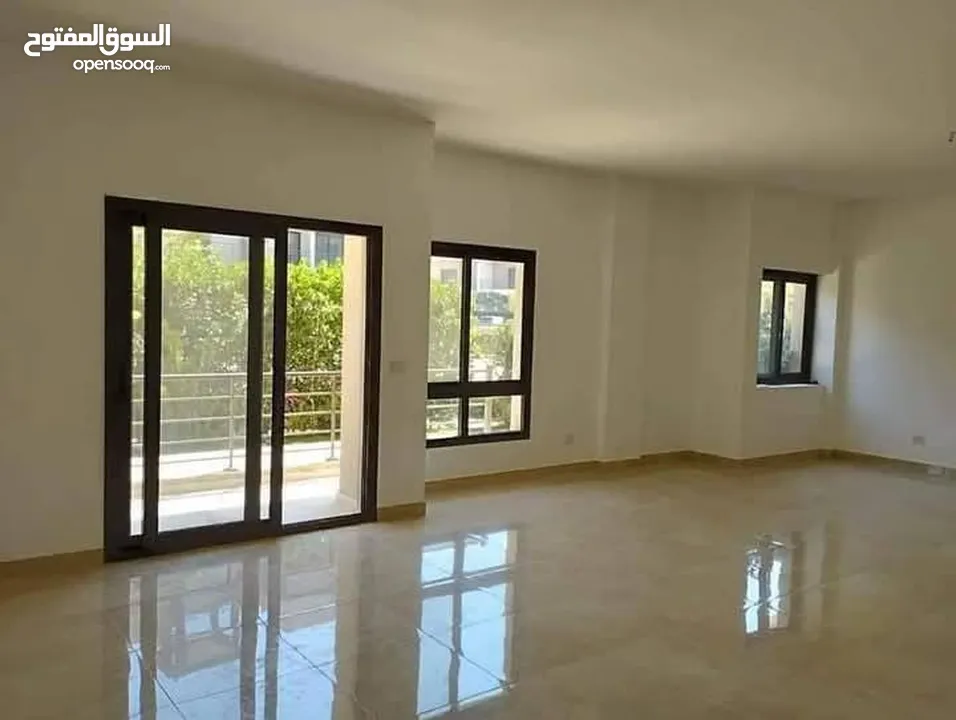 شقة للبيع بجوار سيتي سنتر الماظة في تاج سيتي علي طريق السويس - Taj City New Cairo