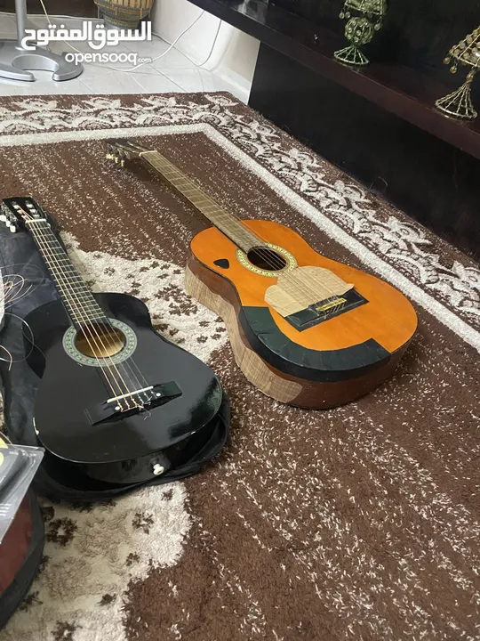 جيتارات ثلاثه للبيع