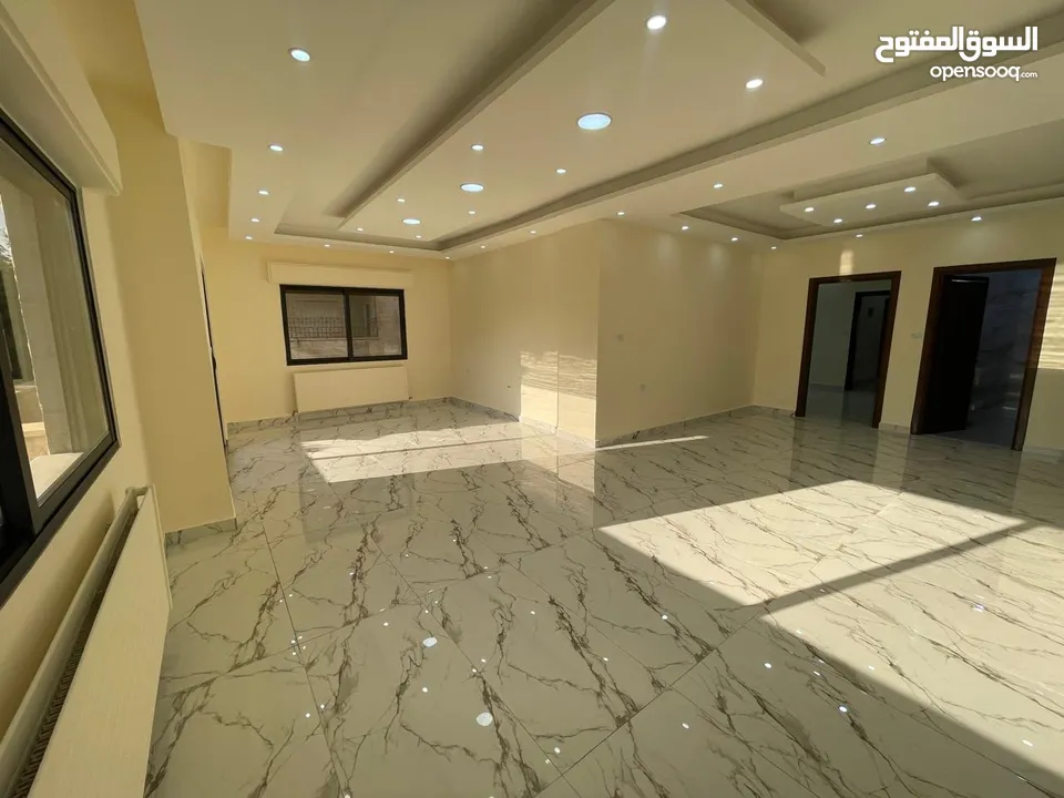 شقه فاخره للبيع بسعر حرق في الجندويل 200م طابق أول من المالك مباشره