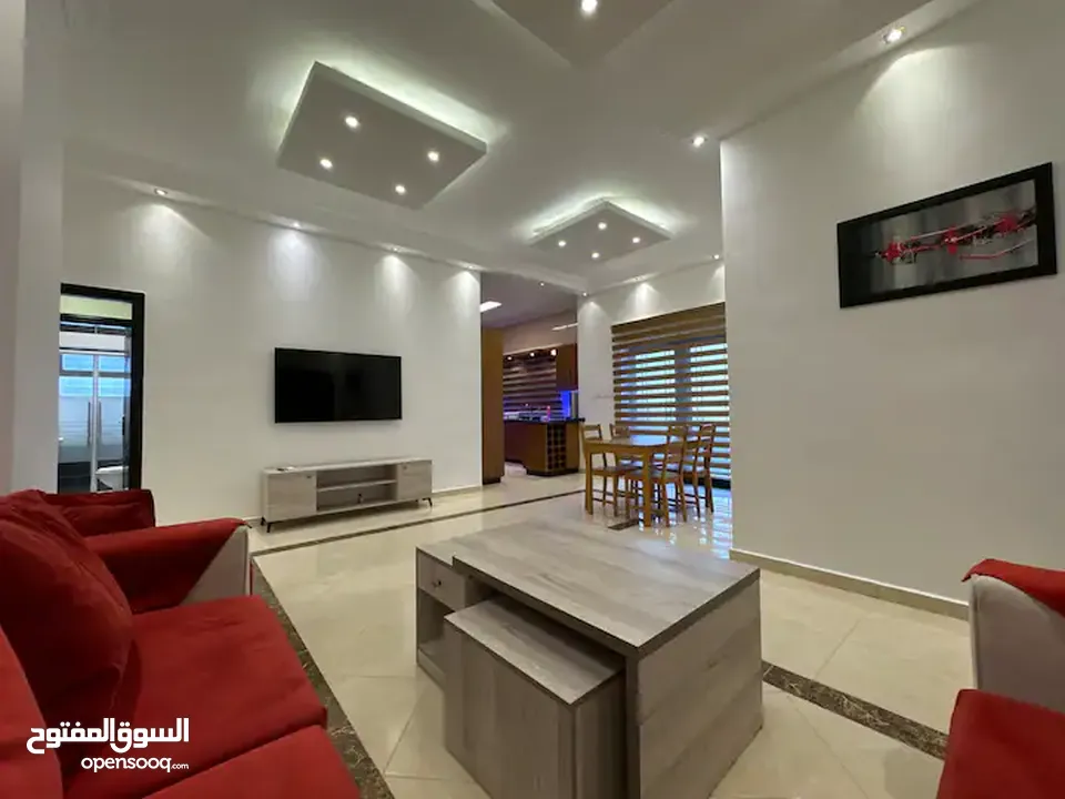 شقه غرفتين نوم مع ترس خاص قرب الدوار الرابع