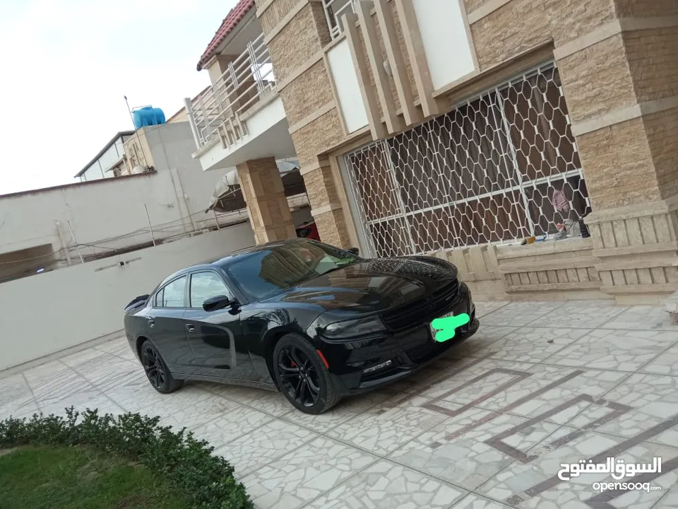 سلام عليكم  دوج جارجر للبيع  موديل 2015 SXT حجم المكينه v6 عليها ويا عشرين  شاشه جبيره تحكم ستيرن  ك