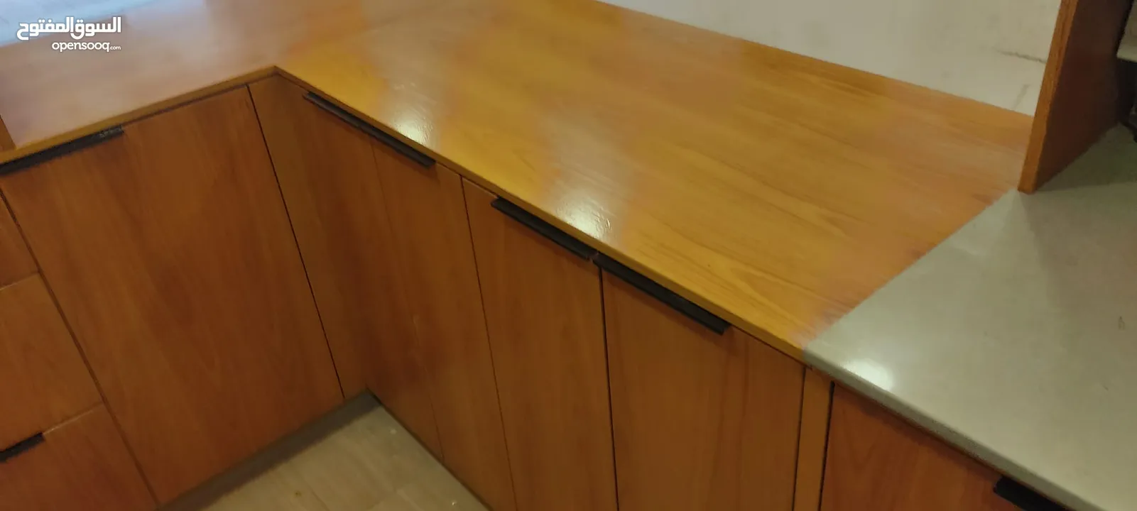 كاونتر خشب للمطاعم والمقاهي