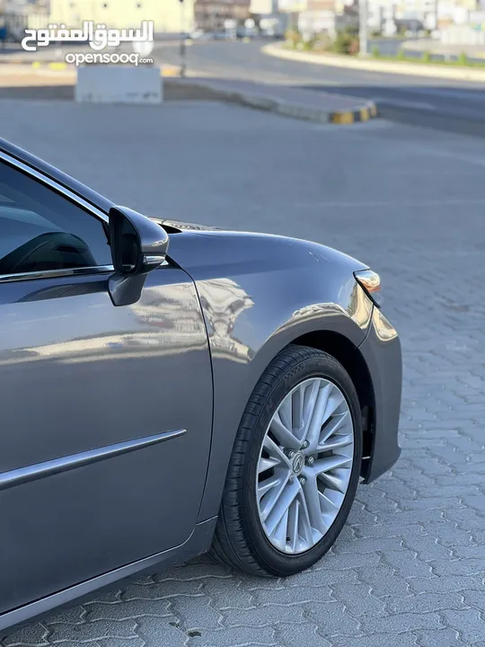 لكزس es350 نظيف حادث خفيف بدون ايرباجات