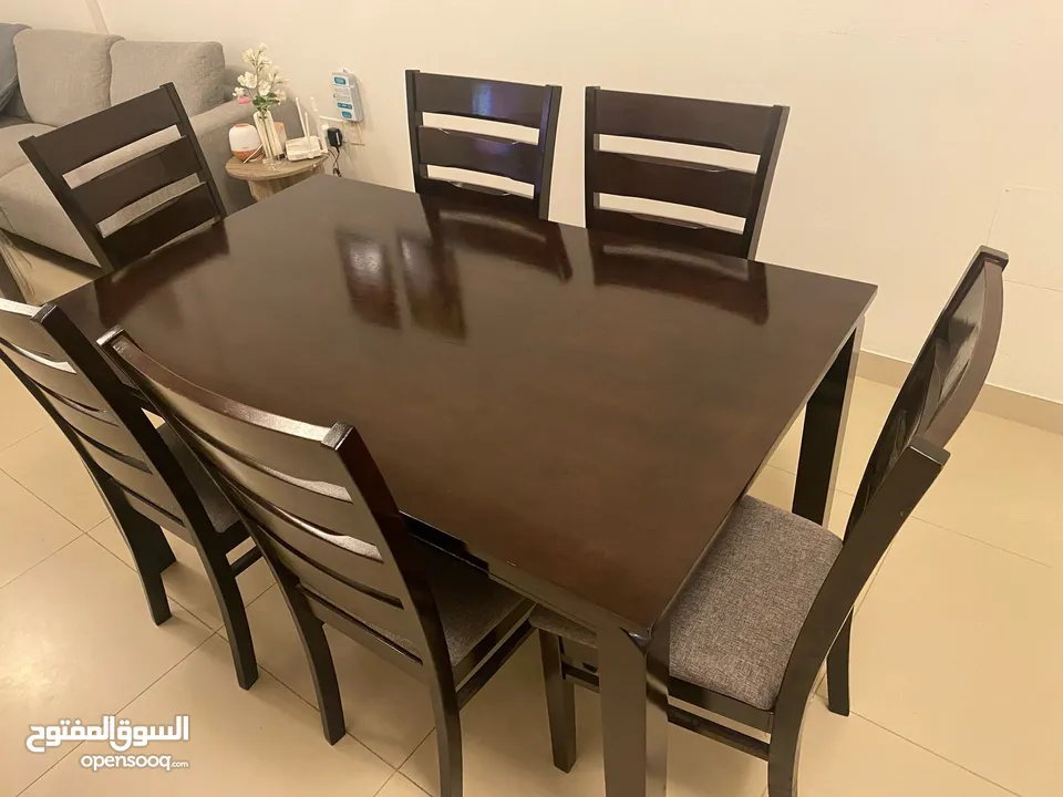 Strong Dining Table with 6 chairs   طاولة طعام قوية مع كراسي