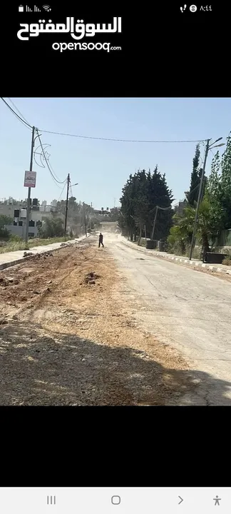 على الشارع الرئيسي مباشرة تصلح لبناء محلات وشقق