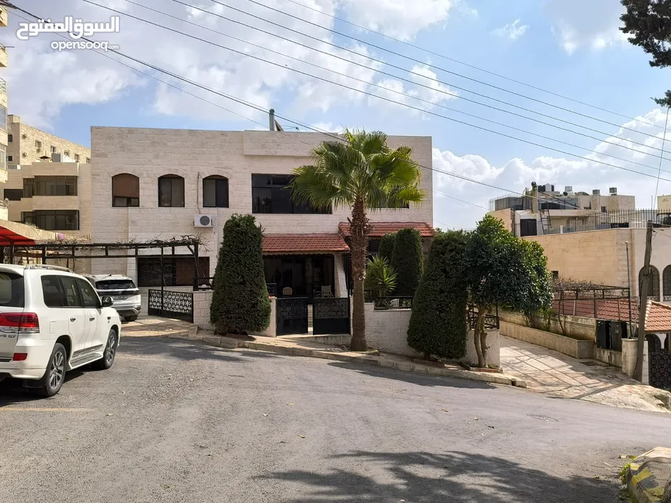 عقار سكني مميز للبيع في عمان الغربية الچاردنز قريب من كل الخدمات مع إطلالة بوجهتين