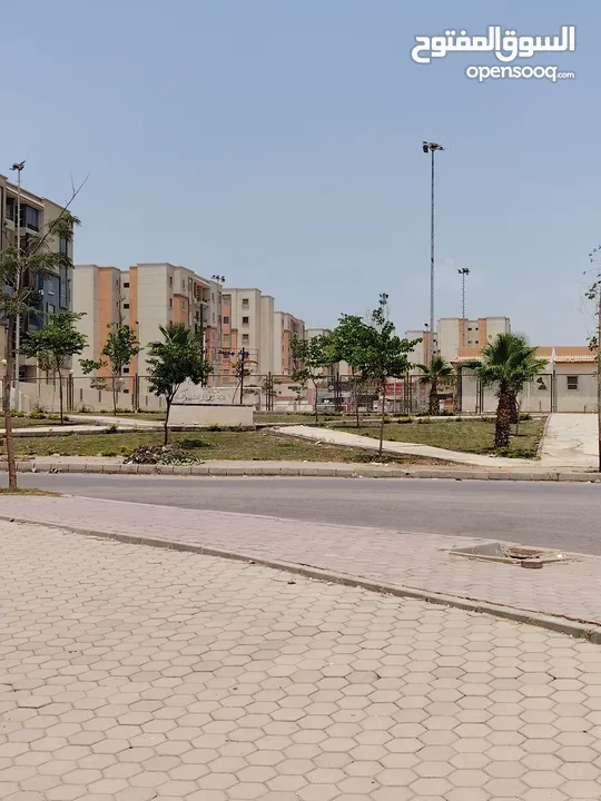 محل تجاري في منطقه 390 فدان في حداىق أكتوبر بجوار ابني بيتك السابعه و مشروع 557 عماره