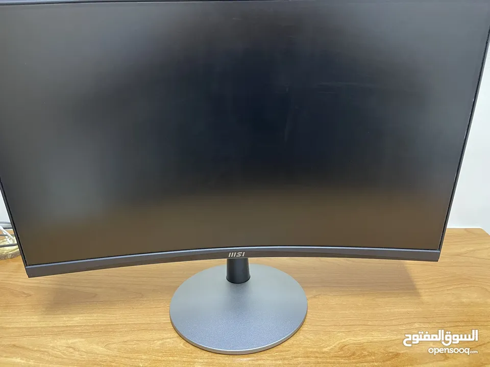 Xbox series s مع شاشة وماوس وكيبورد بحالة ممتازة جدا
