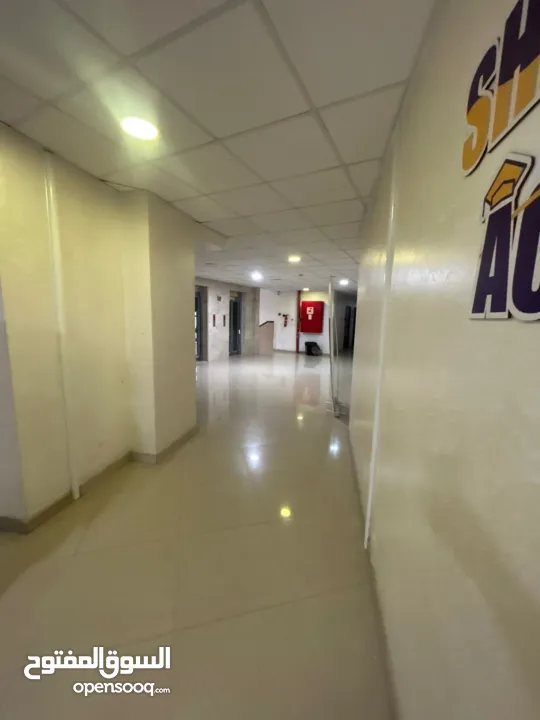 يوجد مساحة في مكتب للايجار  تصلح لجميع الاستعمالات