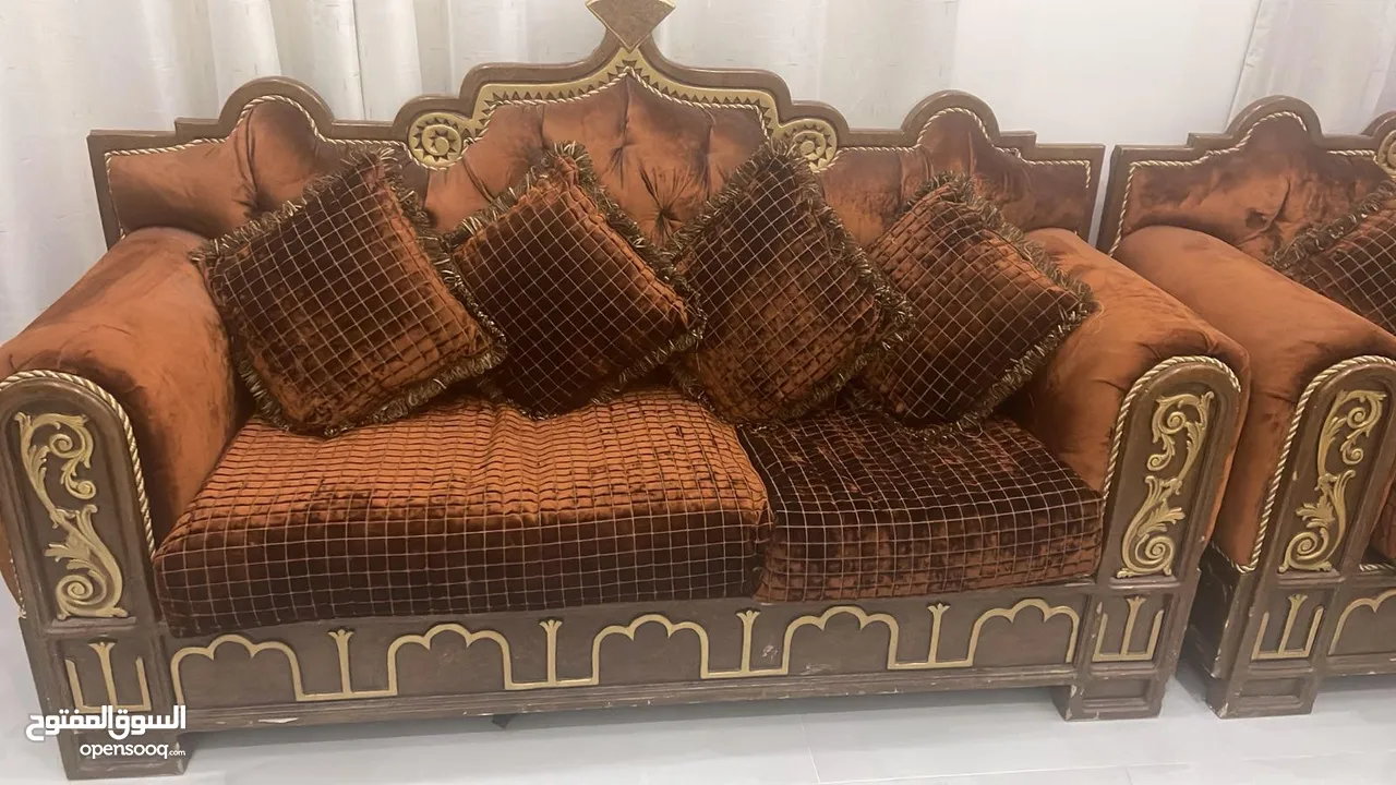 Sofa in very good condition with free leather sofa