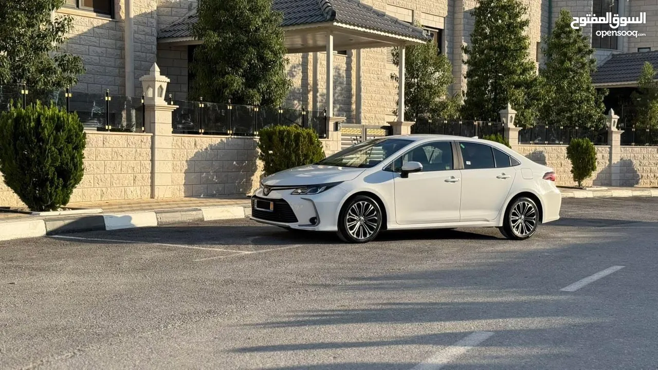 Toyota Corolla 1800 hybrid عداد قليل و ولا غرام بوية إضافات مميزة و بسعرررررررررررررر حررررررررقق