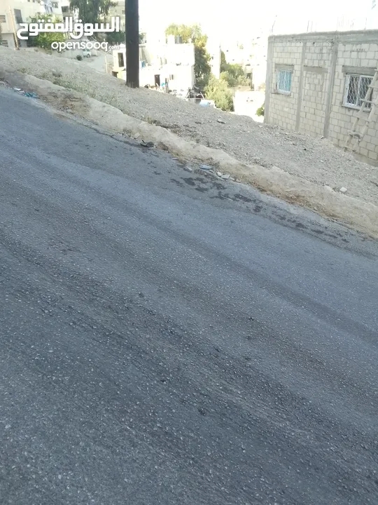 بيت للبيع الزرقاء جبل الأمير حمزة مكون من طابقين مساحة الطابق الاول 120م مساحة الطابق الارضي قوشان م