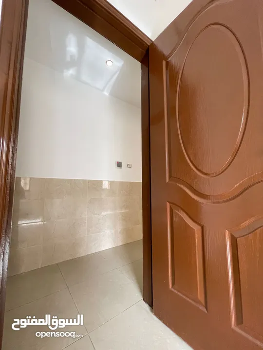 شقه للبيع و للاستثمار موقع مميز كوزمو السابع طابق اول مجدده بالكامل بسعر لقطه جدا