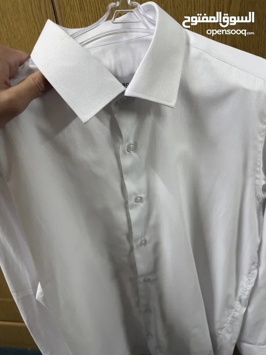 ملابس للبيع اغلبها لم يلبس ومن ماركات معروفة
