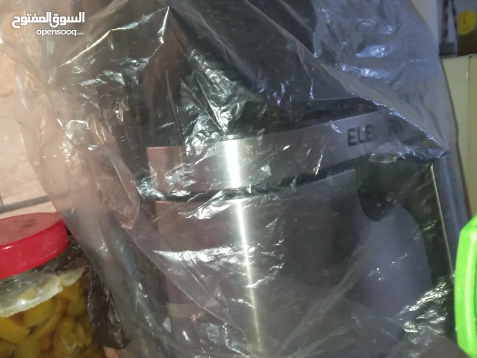 مقلاه هوائيه حجم كبير جيدة الاستعمال حالتها جيده جدآ يمكنك ان تتحكم في الحراره والوقت جيدا جدآ