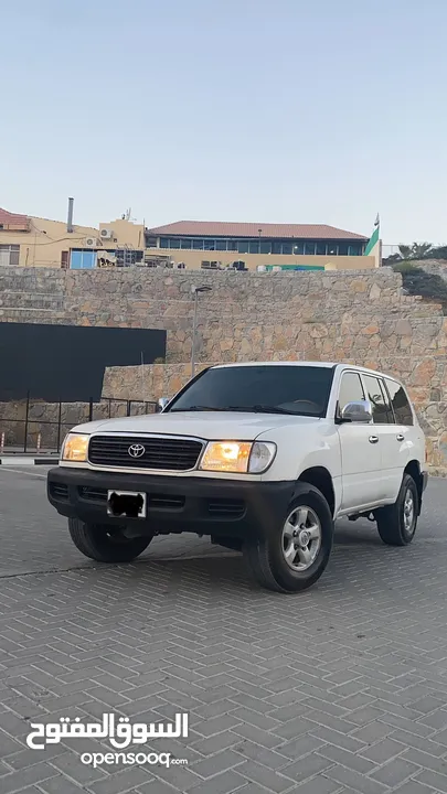 Toyota land cruiser model 2000 v8