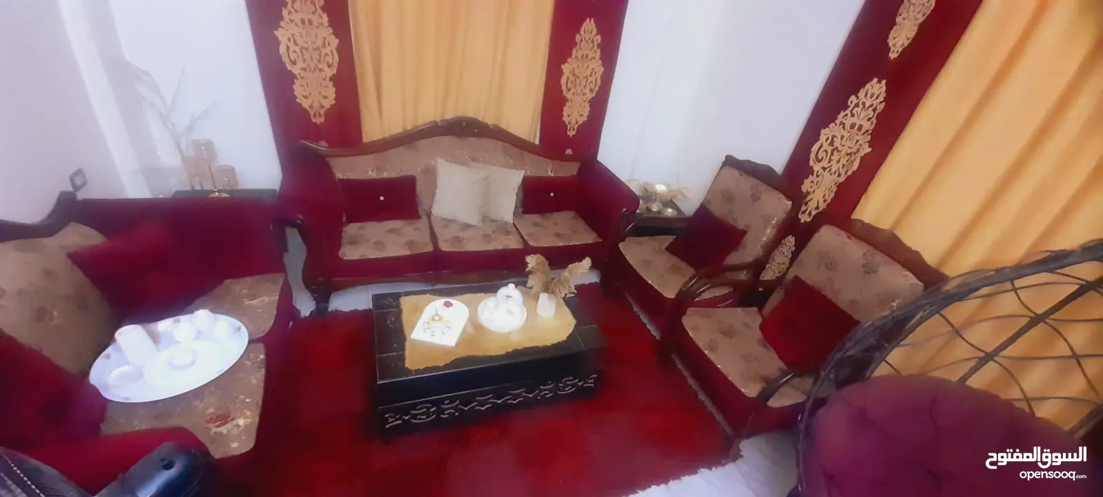 غرفه كنب كامله للبيع الخشب ابدا مو مكسر والاسفنج ممتاز